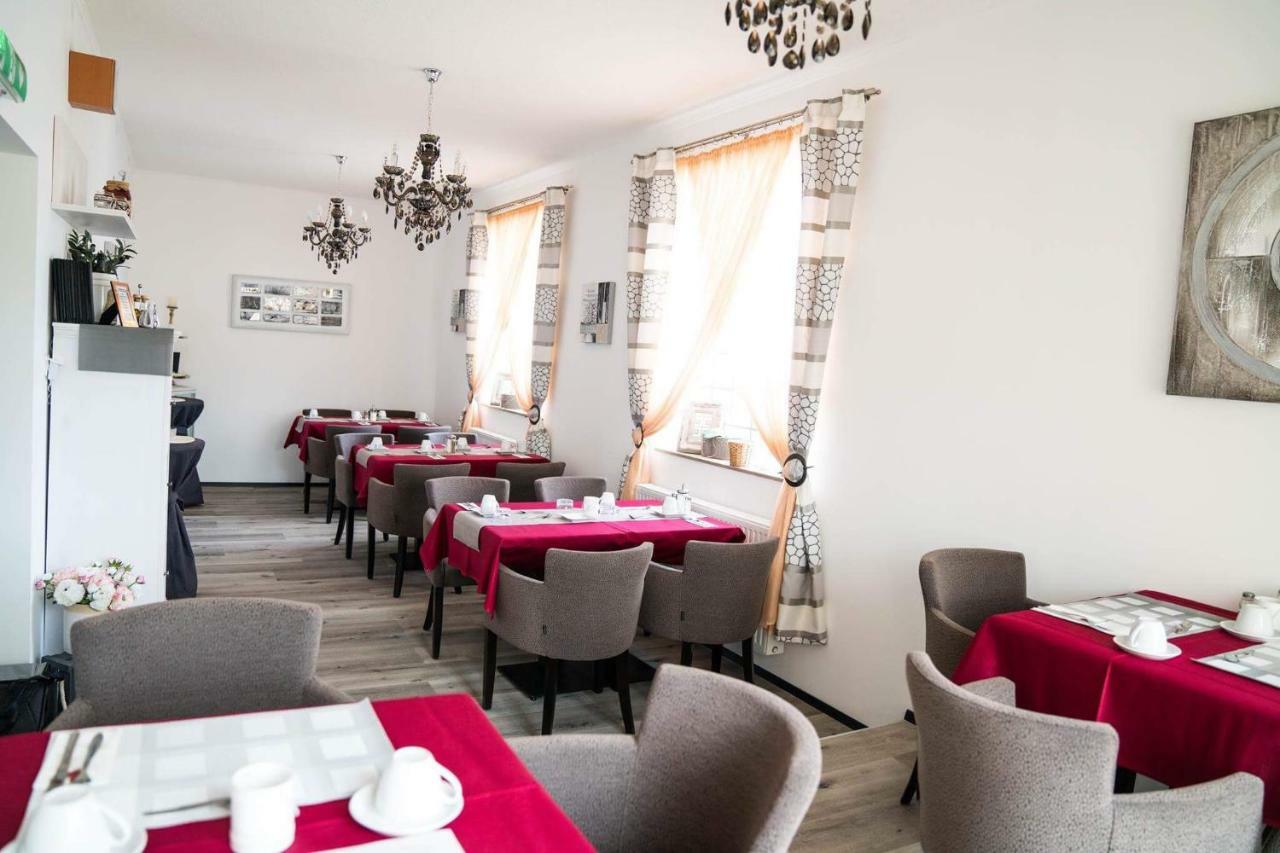 Pension & Restaurant La Amalia 萨尔布罗姆 外观 照片